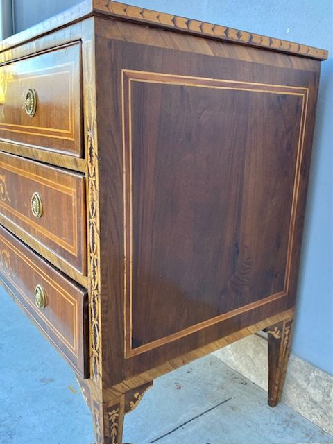 Important Inlaid Walnut Louis XVI Chest of Drawers - Restored_car 3181 - Foto 4